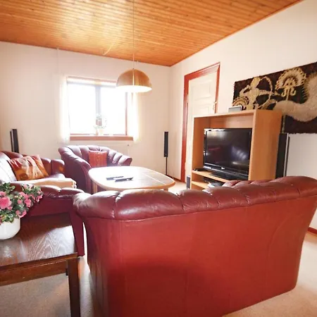 Stunning In With Kitchen بيت للعطل *