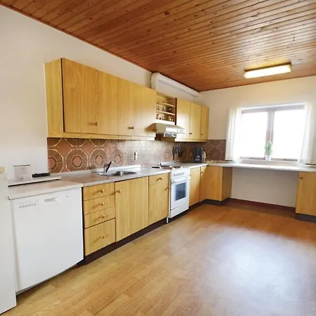 Stunning In With Kitchen بيت للعطل *